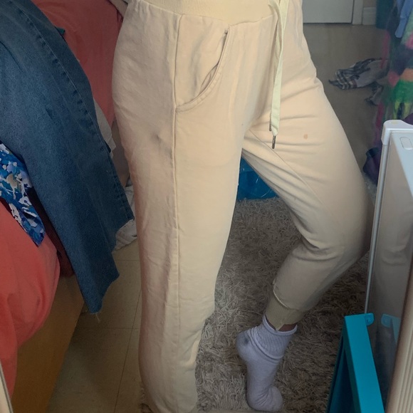 Beige sweats - Picture 3 of 3